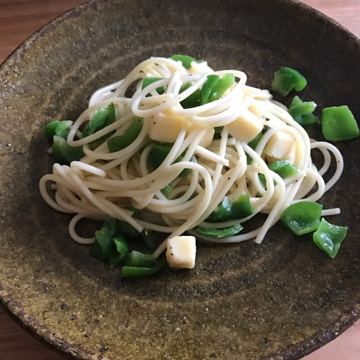 ピーマンとプロセスチーズのパスタ